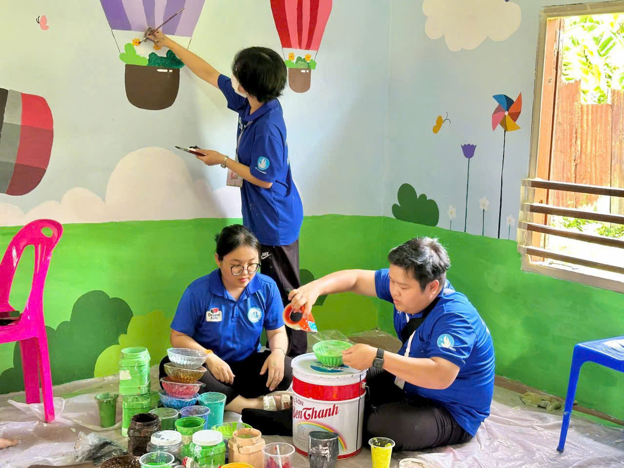 Sơn Bến Thành đồng hành cùng chiến sĩ tình nguyện, tô màu ước mơ tại Lào