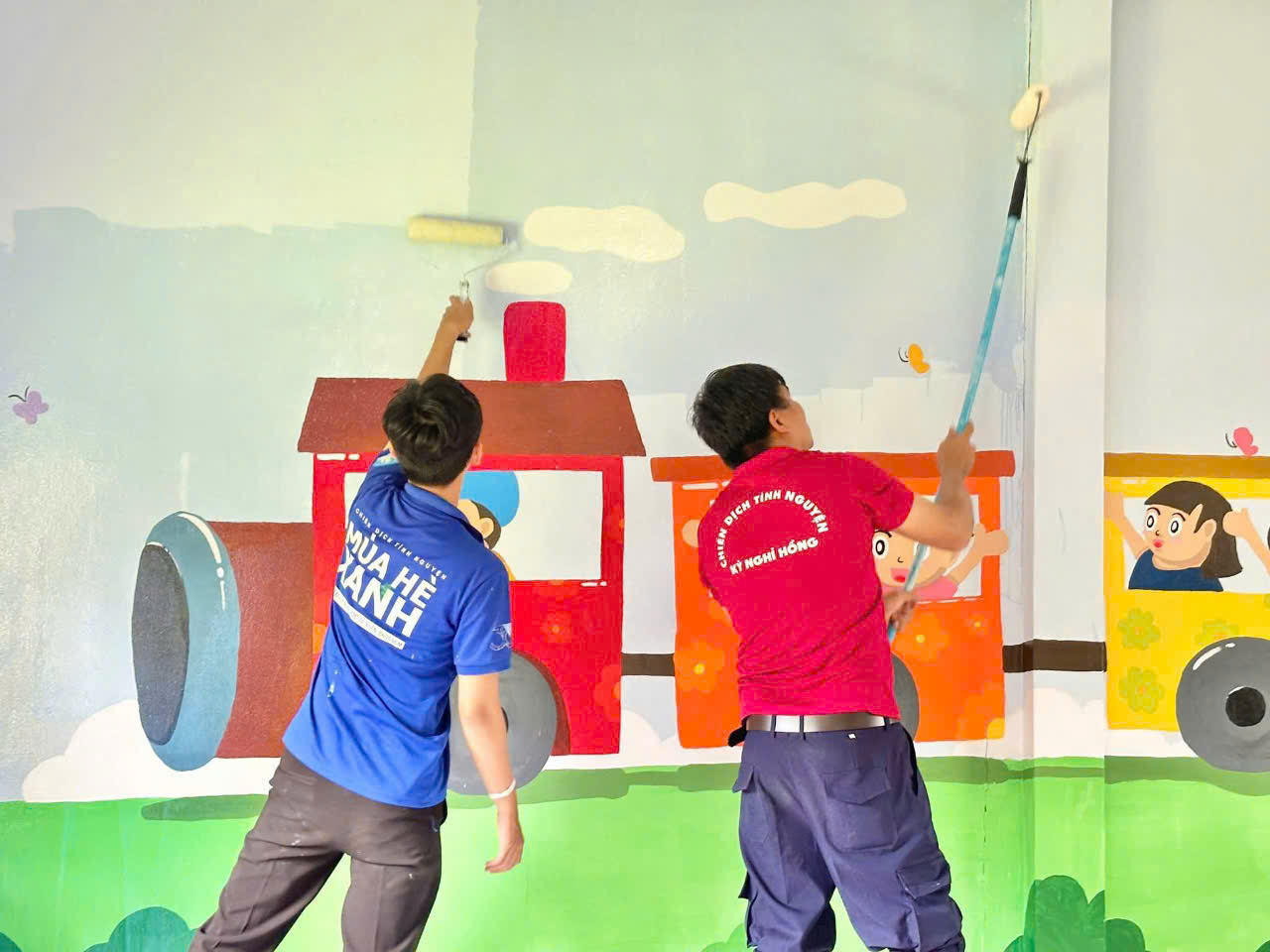 Sơn Bến Thành đồng hành cùng chiến sĩ tình nguyện, tô màu ước mơ tại Lào