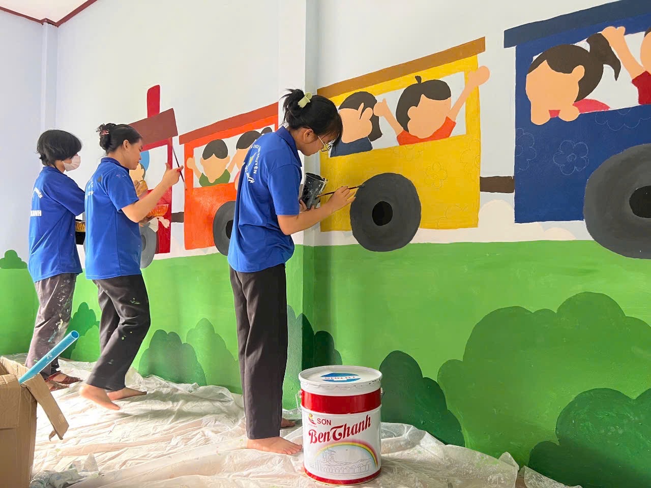 Sơn Bến Thành đồng hành cùng chiến sĩ tình nguyện, tô màu ước mơ tại Lào