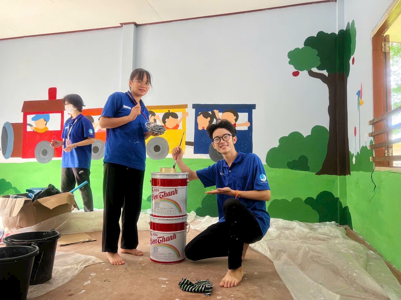 Sơn Bến Thành đồng hành cùng chiến sĩ tình nguyện, tô màu ước mơ tại Lào